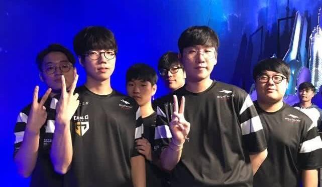 健身场所进 健身场所进